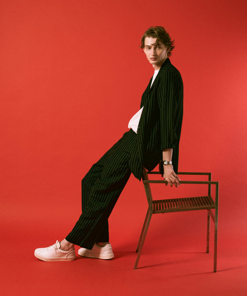 Hole cut sneakers / ER3402