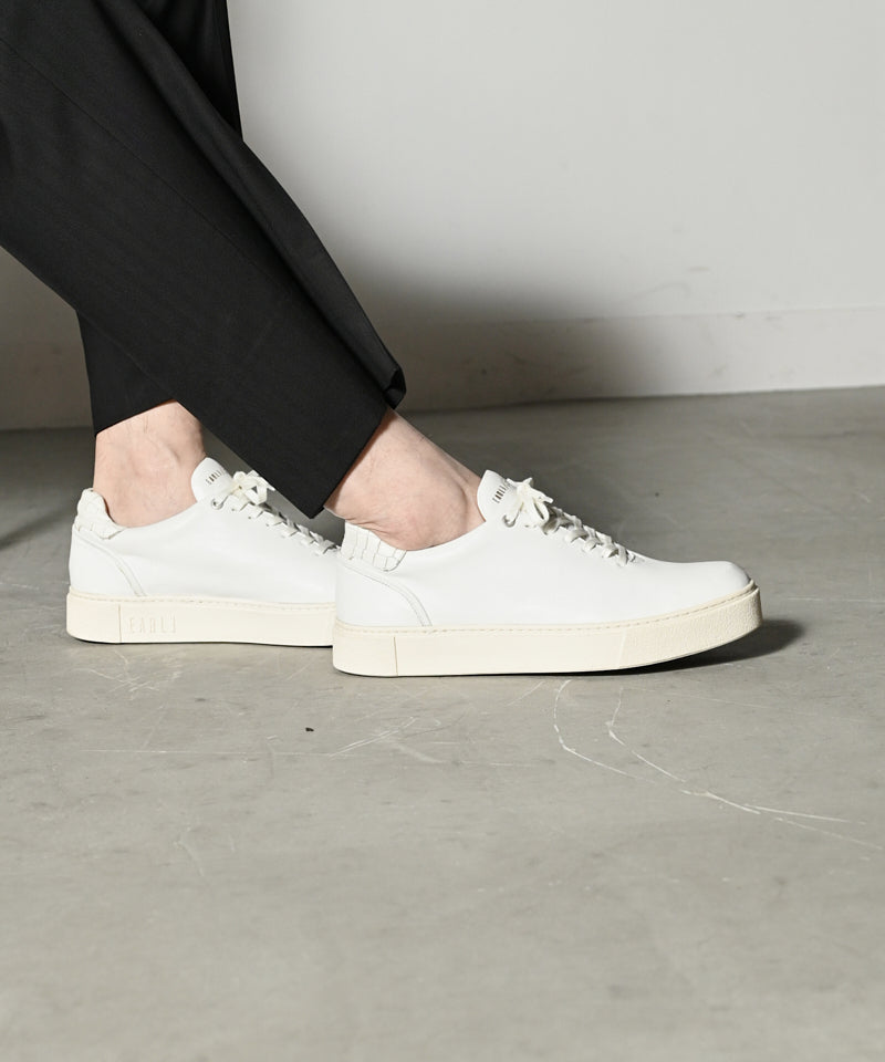 Hole cut sneakers / ER3402