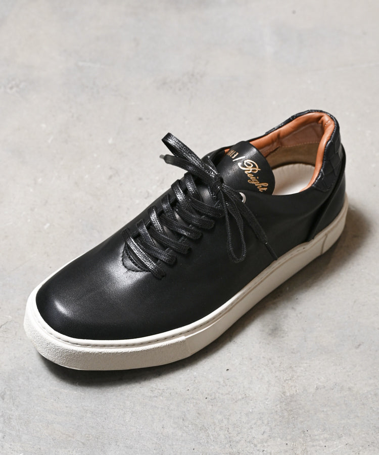 Hole cut sneakers / ER3402