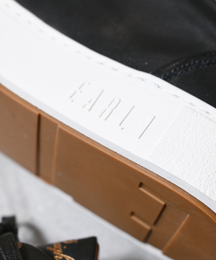 Hole cut sneakers / ER3402