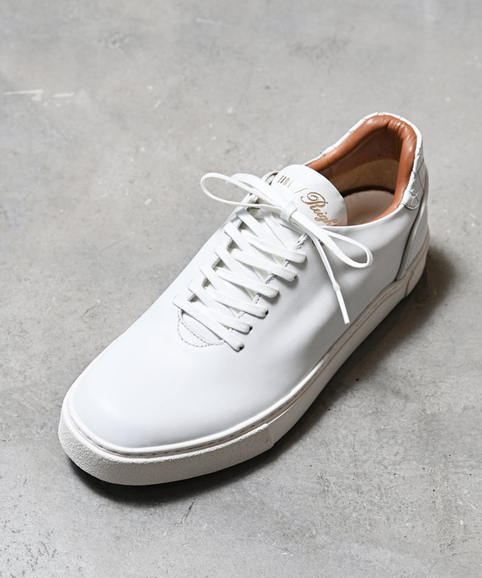 Hole cut sneakers / ER3402