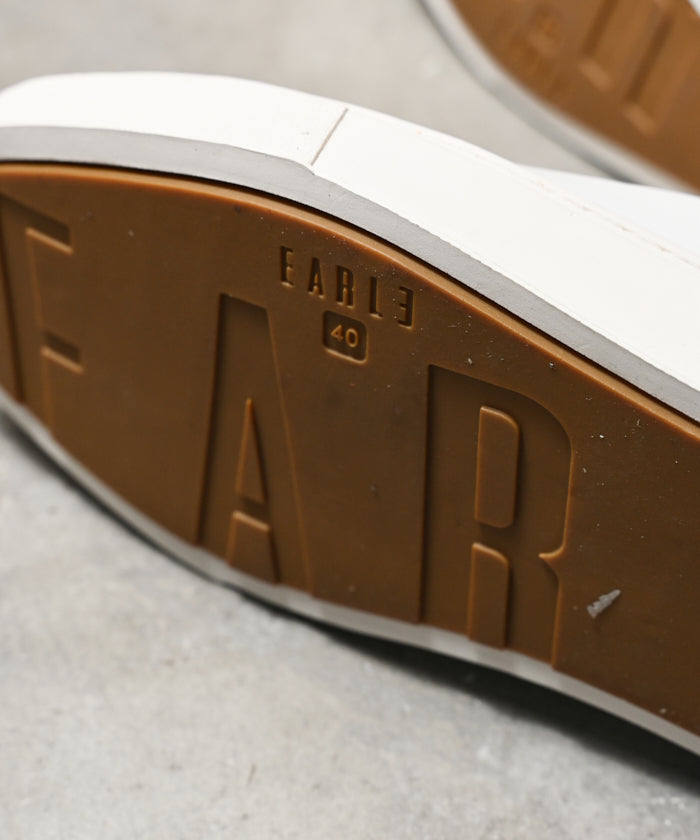 Hole cut sneakers / ER3402