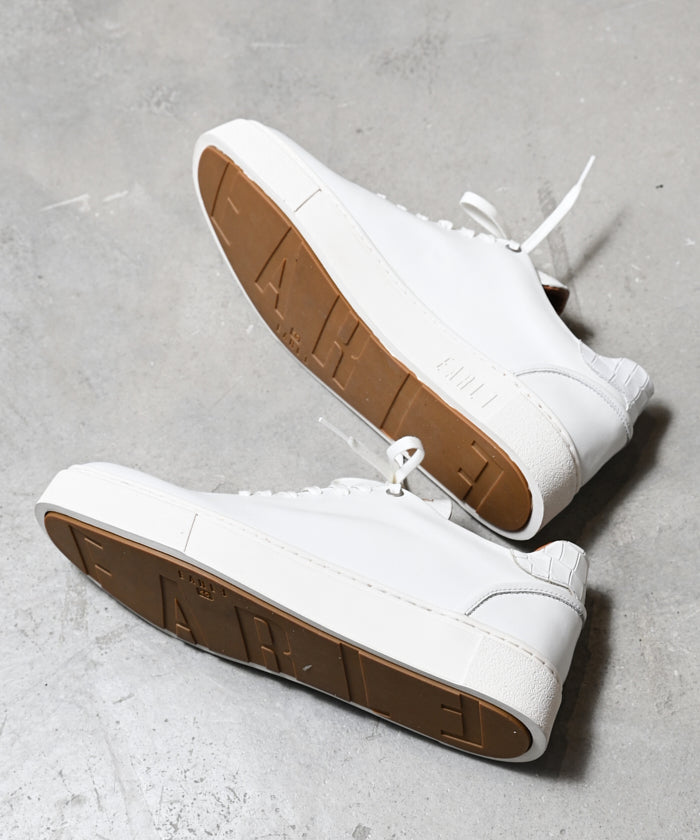 Hole cut sneakers / ER3402