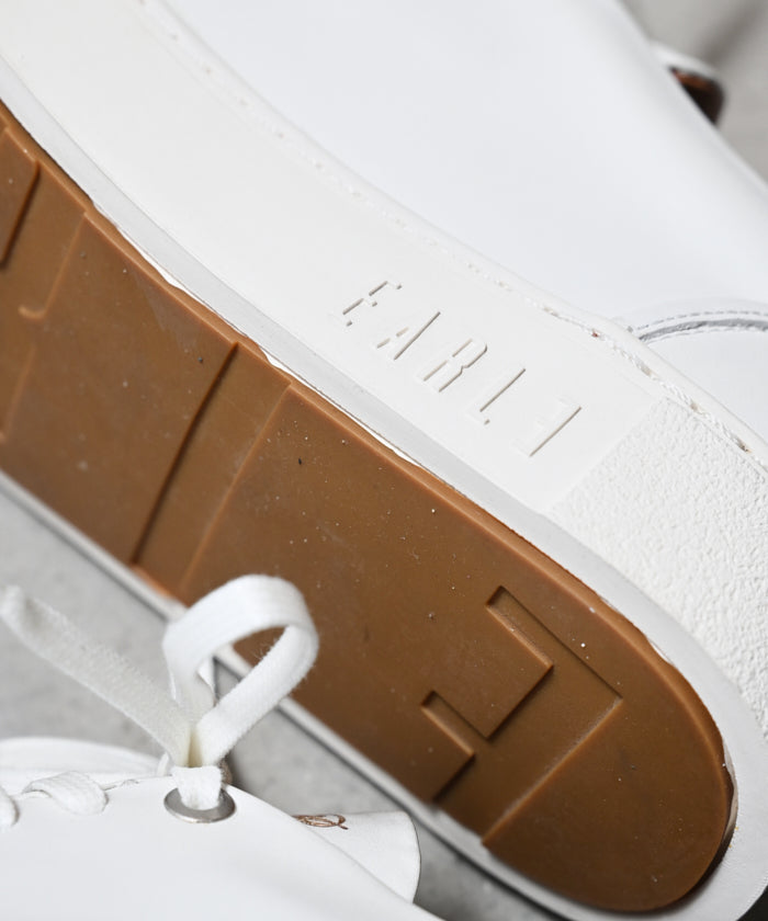 Hole cut sneakers / ER3402