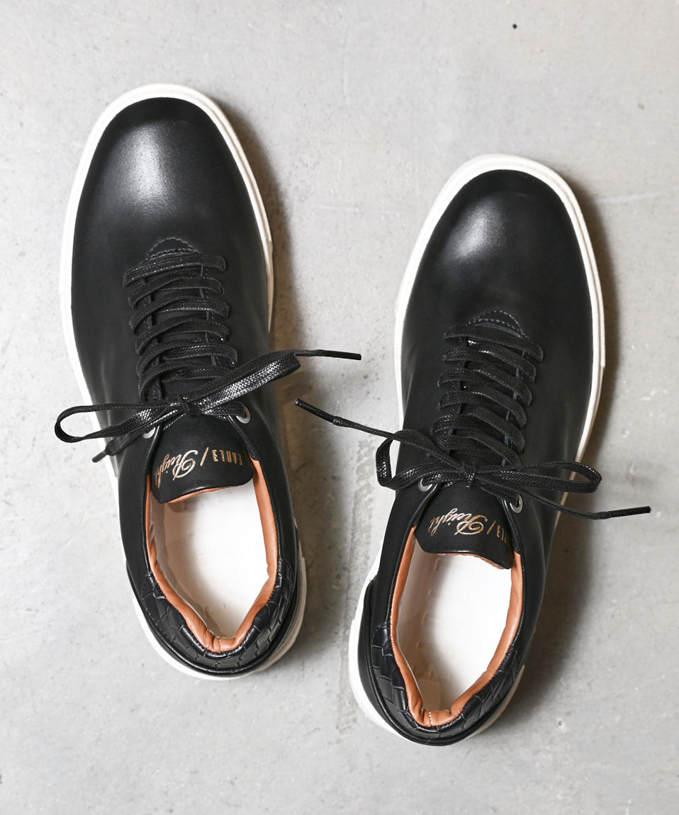 Hole cut sneakers / ER3402