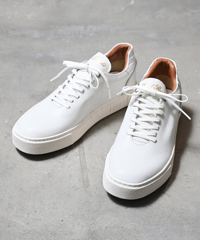 Hole cut sneakers / ER3402