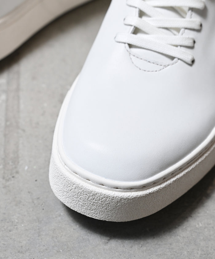 Hole cut sneakers / ER3402