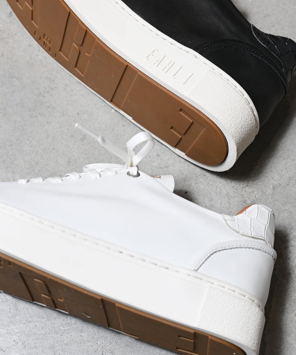 Hole cut sneakers / ER3402