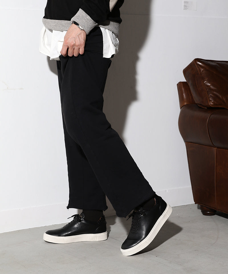 Hole cut sneakers / ER3402