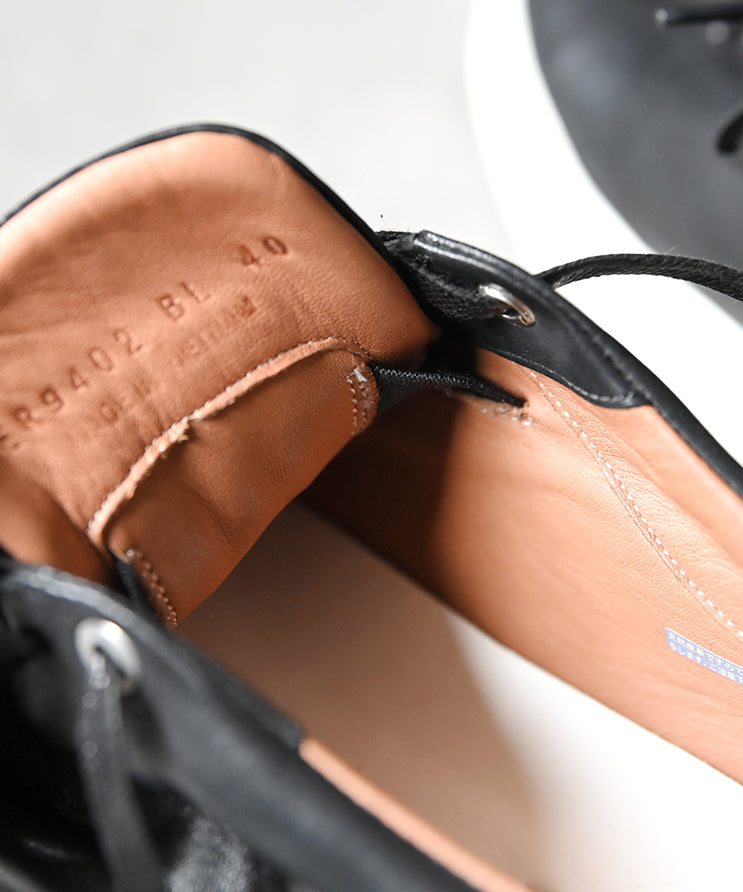 Hole cut sneakers / ER3402