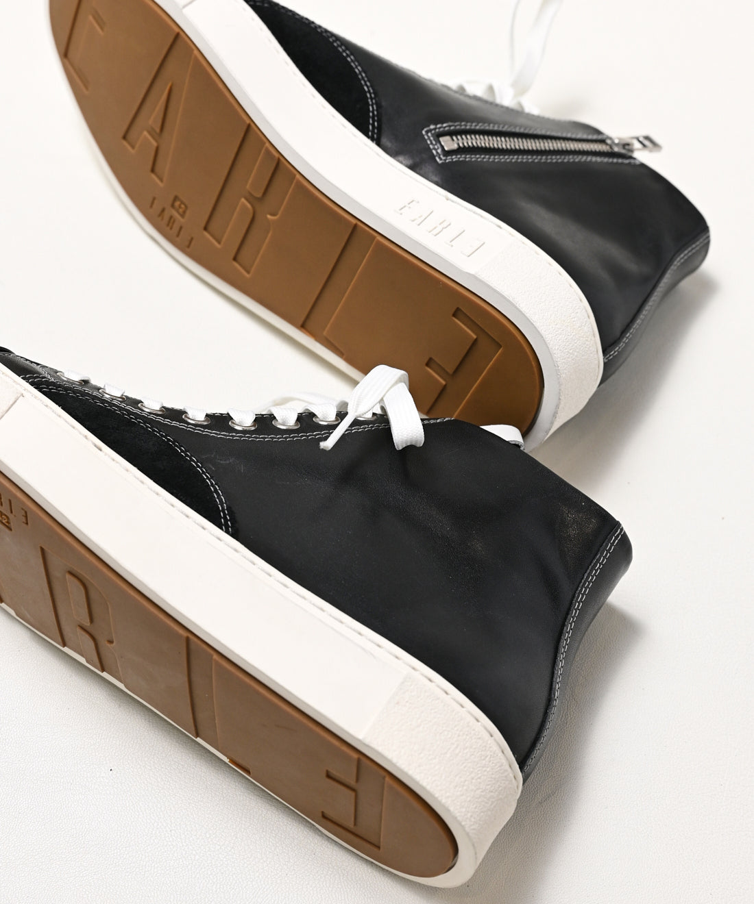 Classic lace-up sneakers / ER3408