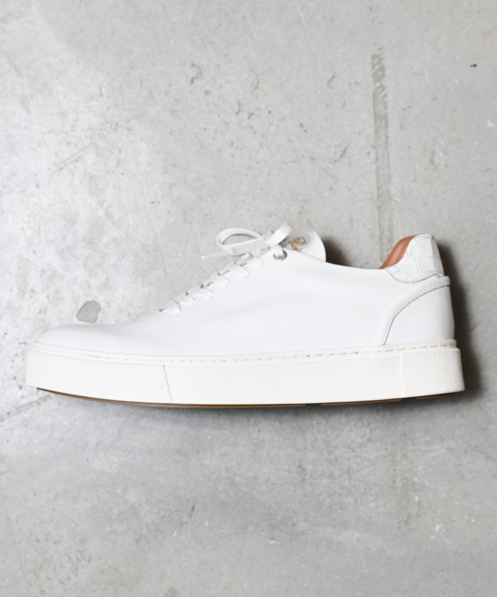 Hole cut sneakers / ER3402